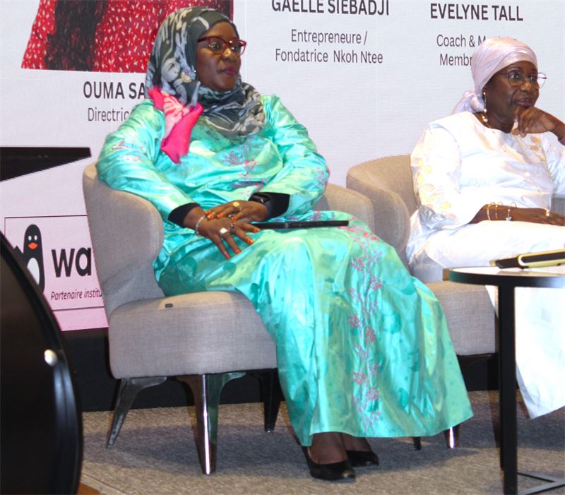 Panélistes du WIC Women's Day 2025 sur scène à l'hôtel Azalaï de Dakar